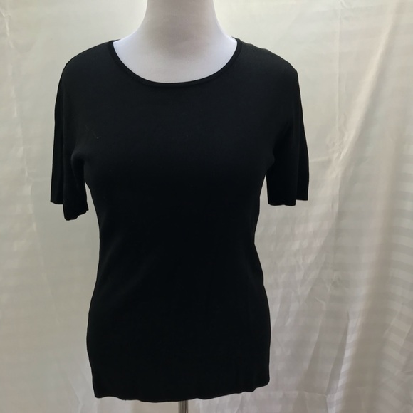 Simple black polyester knit short sleeve top - Picture 1 of 5